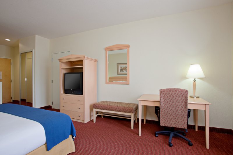 Holiday Inn Express & Suites CATHEDRAL CITY (PALM SPRINGS) - Yucca Valley, CA