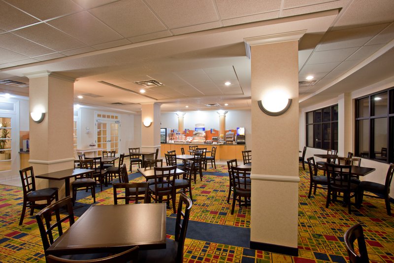 Holiday Inn Express & Suites CATHEDRAL CITY (PALM SPRINGS) - Yucca Valley, CA