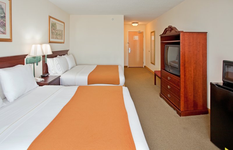 HOLIDAY INN EXPRESS - Fulton, MO