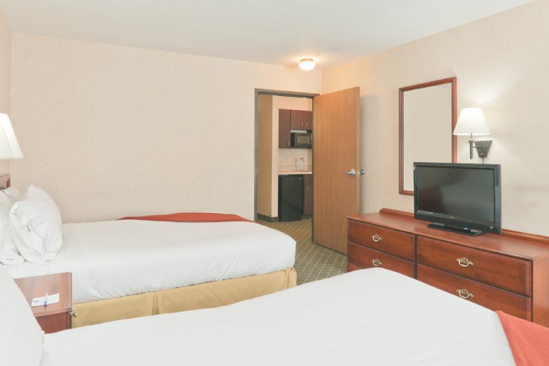 HOLIDAY INN EXPRESS-COLDWATER - Coldwater, MI