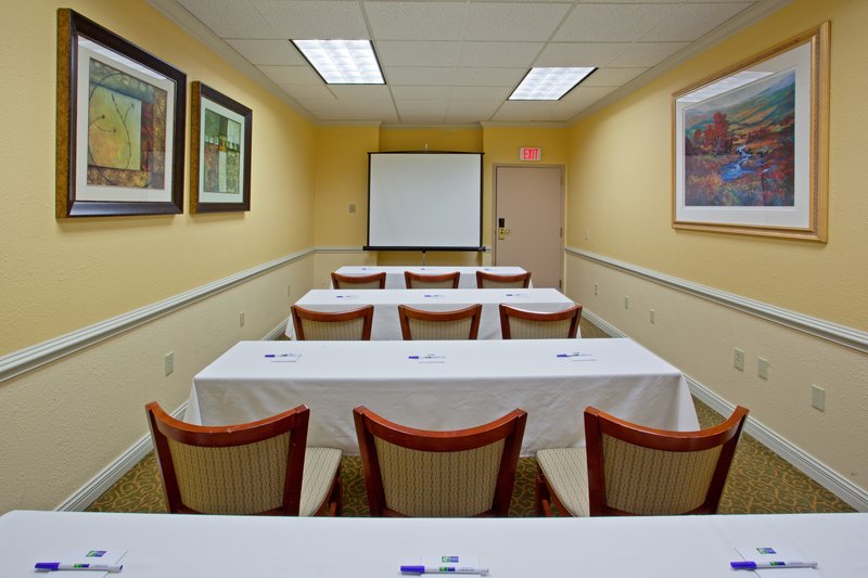 Holiday Inn Express HOUSTON SOUTHWEST - SUGAR LAND - Needville, TX