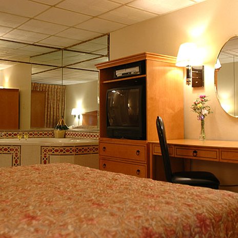 Capri Lynbrook Motor Inn - Lynbrook, NY