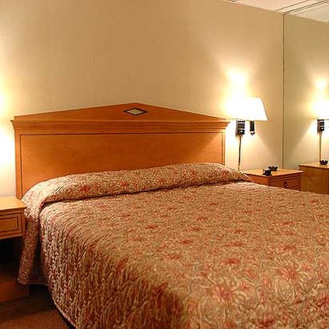 Capri Lynbrook Motor Inn - Lynbrook, NY