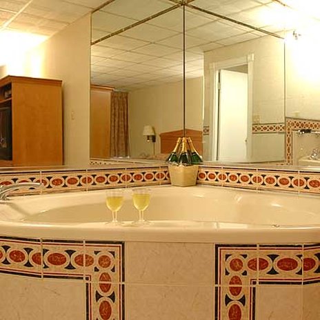 Capri Lynbrook Motor Inn - Lynbrook, NY