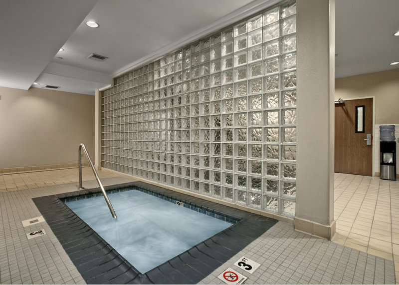 Comfort Inn & Suites - Oakland, CA