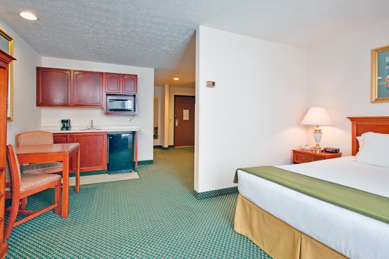 Holiday Inn Express & Suites CADILLAC - Harrietta, MI