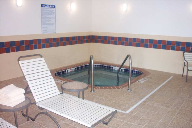 Hampton Inn Bismarck - Bismarck, ND