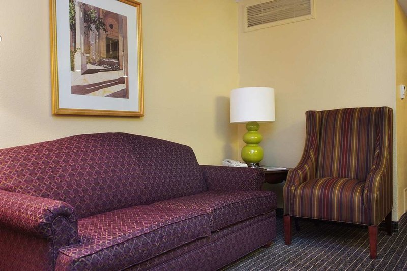 Embassy Suites Hotel Baton Rouge - Baton Rouge, LA