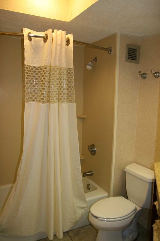 Hampton Inn Charlottesville - Charlottesville, VA