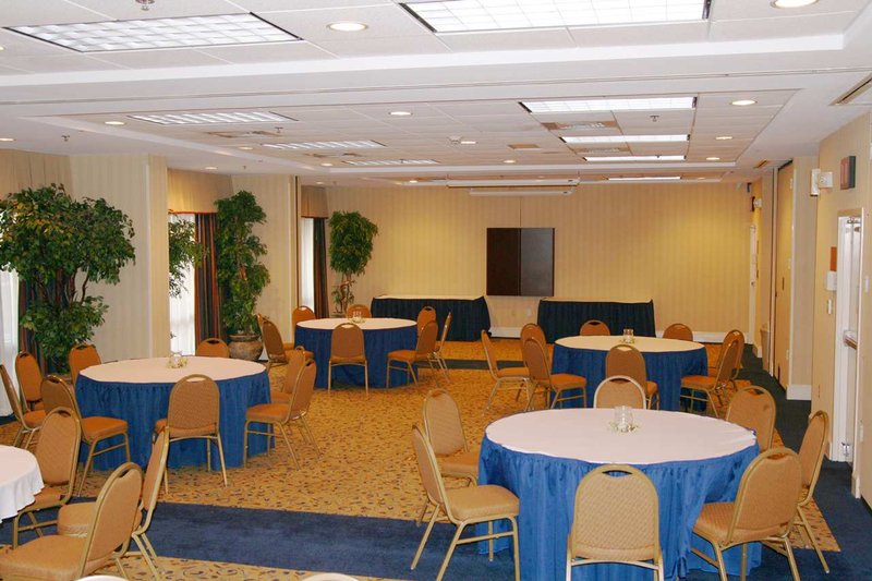 Hampton Inn & Suites - Concord, NC