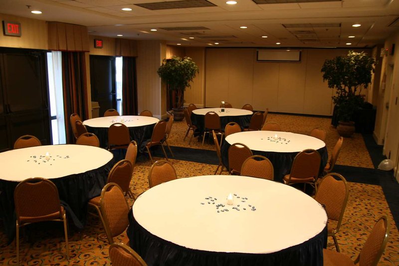 Hampton Inn & Suites - Concord, NC