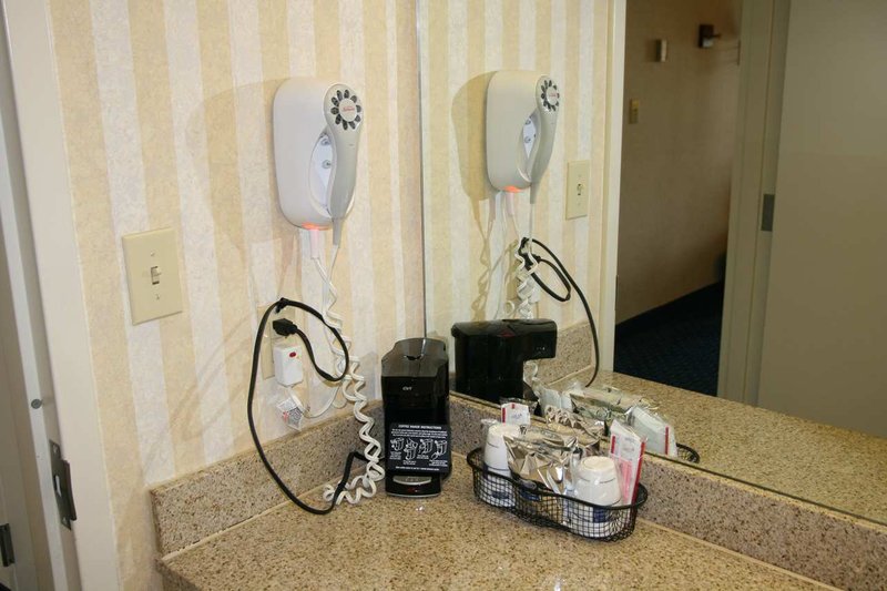 Hampton Inn & Suites - Concord, NC