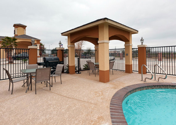 Econo Lodge Inn And Suites