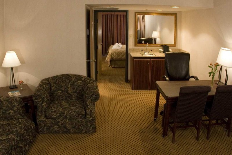Embassy Suites By Hilton Denver Southeast - Denver, CO