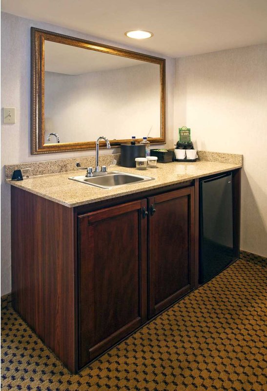 Embassy Suites By Hilton Denver Southeast - Denver, CO