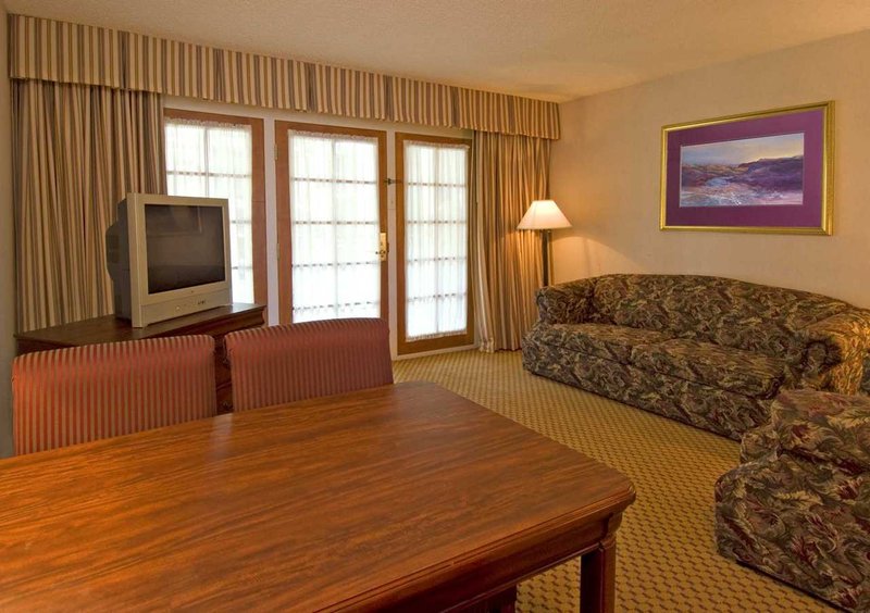 Embassy Suites By Hilton Denver Southeast - Denver, CO