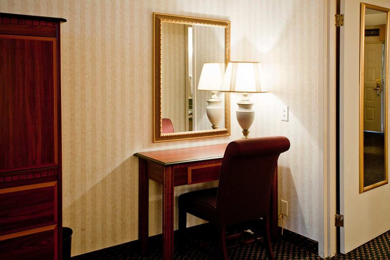 Embassy Suites by Hilton Detroit-Livonia-Novi - Livonia, MI
