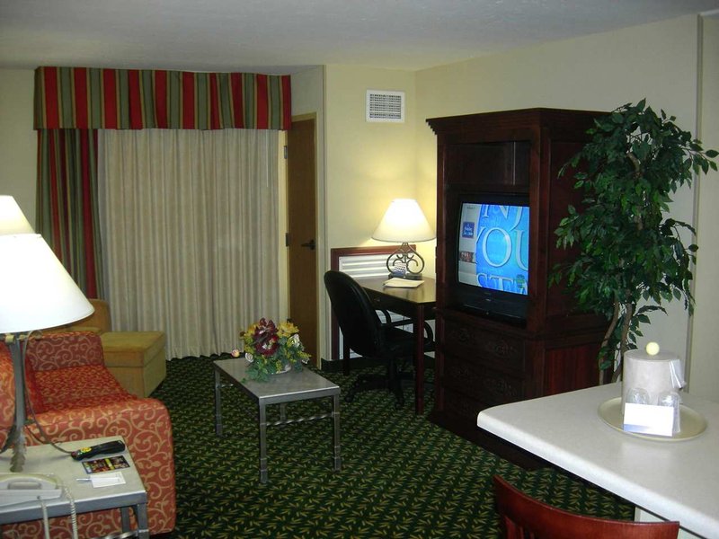 Hampton Inn & Suites El Paso-Airport - El Paso, TX