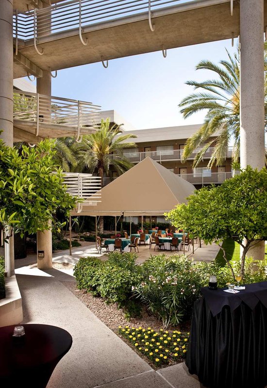 Doubletree Suites By Hilton Hotel Phoenix - Phoenix, AZ