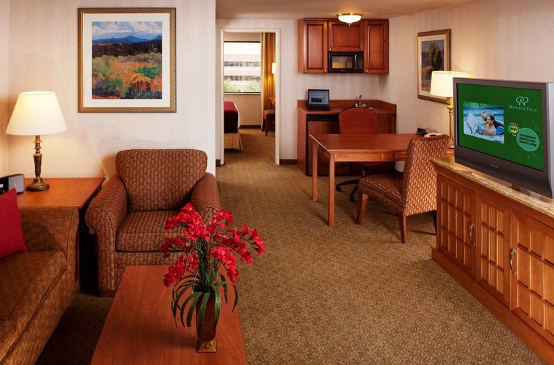 Doubletree Suites By Hilton Hotel Phoenix - Phoenix, AZ