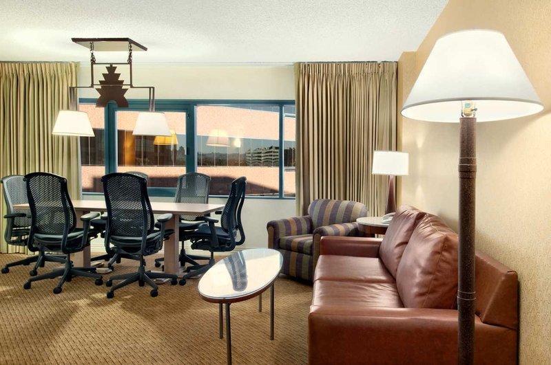 Hilton Phoenix Suites - Phoenix, AZ