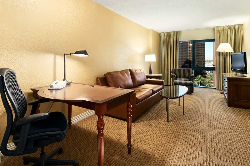 Hilton Phoenix Suites - Phoenix, AZ
