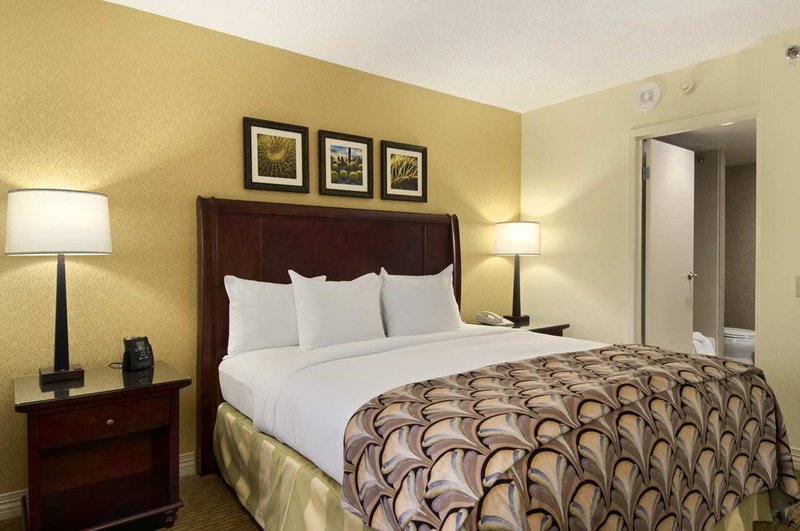 Hilton Phoenix Suites - Phoenix, AZ