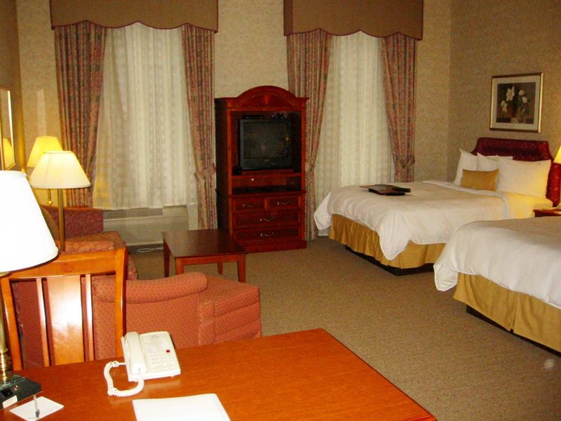 Hampton Inn & Suites Rockville Centre - Rockville Centre, NY