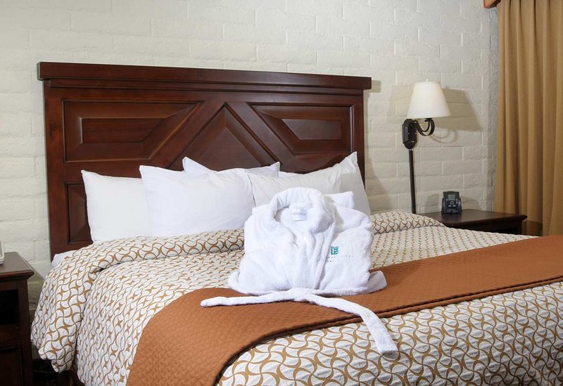 Doubletree Suites By Hilton Hotel Tucson-Williams Center - Tucson, AZ