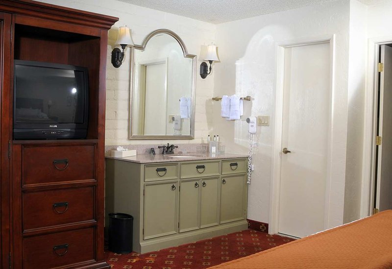 Doubletree Suites By Hilton Hotel Tucson-Williams Center - Tucson, AZ
