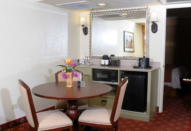 Doubletree Suites By Hilton Hotel Tucson-Williams Center - Tucson, AZ