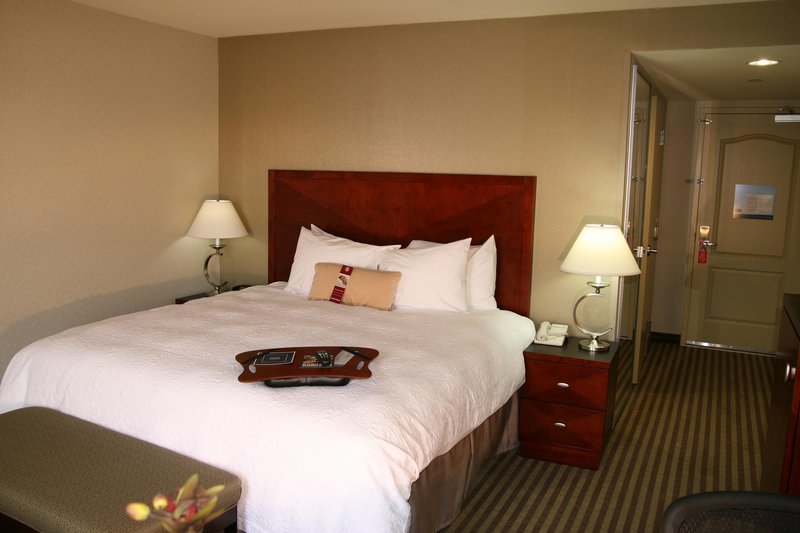 Hampton Inn Visalia - Visalia, CA