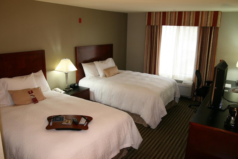 Hampton Inn Visalia - Visalia, CA