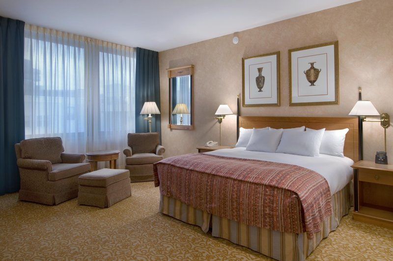 Hilton Indianapolis Hotel & Suites - Indianapolis, IN