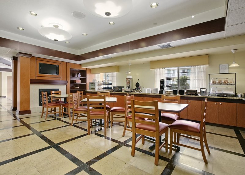 Comfort Inn & Suites - Oakland, CA