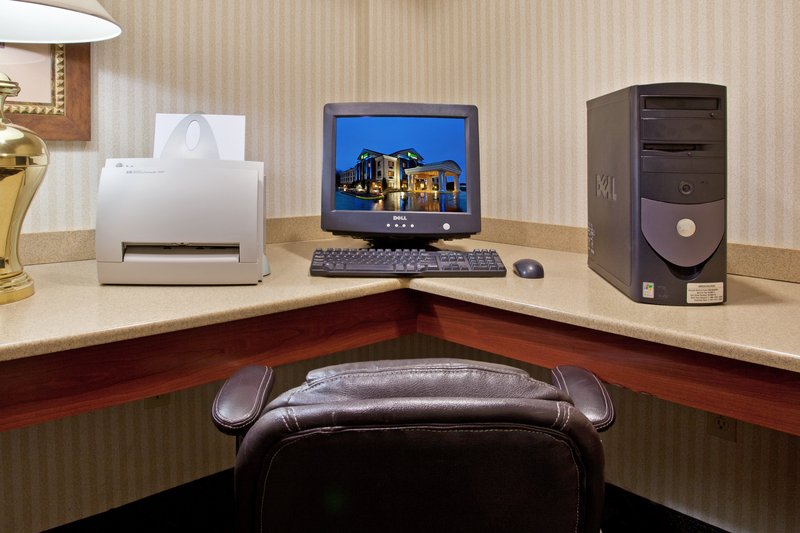Holiday Inn Express GROVE CITY (OUTLET CENTER) - Mercer, PA