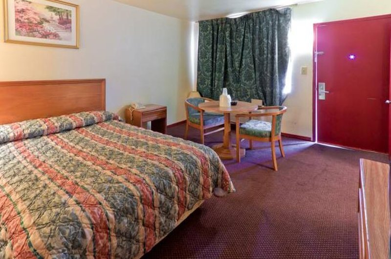 Budget Inn & Suites - Mount Ephraim, NJ