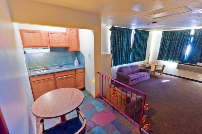 Budget Inn & Suites - Mount Ephraim, NJ