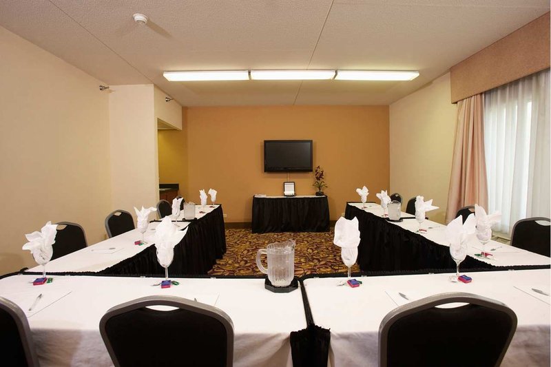 Hampton Inn-Airport - Coraopolis, PA