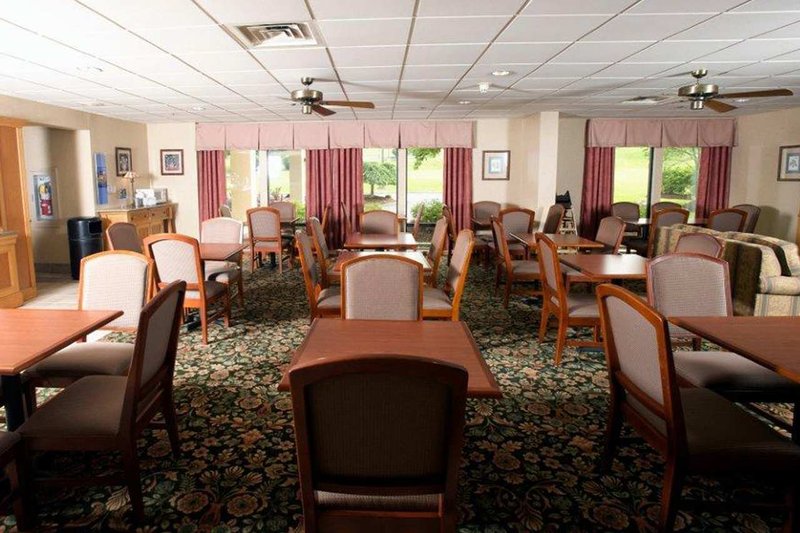 Hampton Inn-Airport - Coraopolis, PA