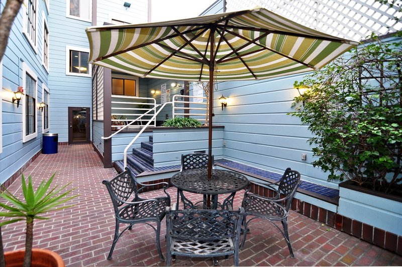 Best Western Plus Carriage Inn