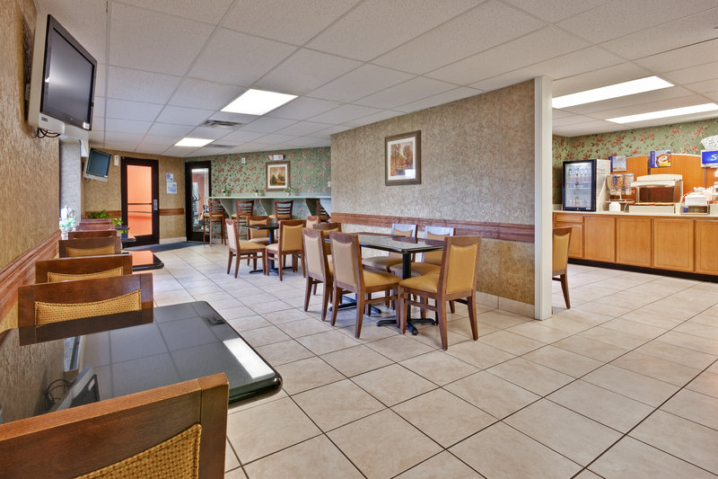 Baymont Inn & Suites - Albany, GA