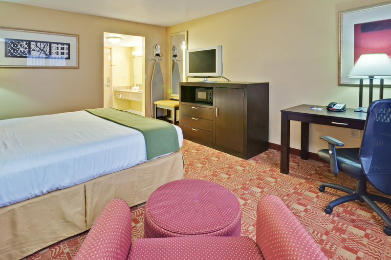 Baymont Inn & Suites - Albany, GA