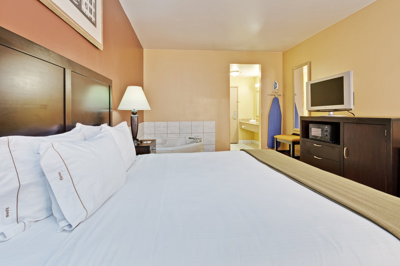 Baymont Inn & Suites - Albany, GA