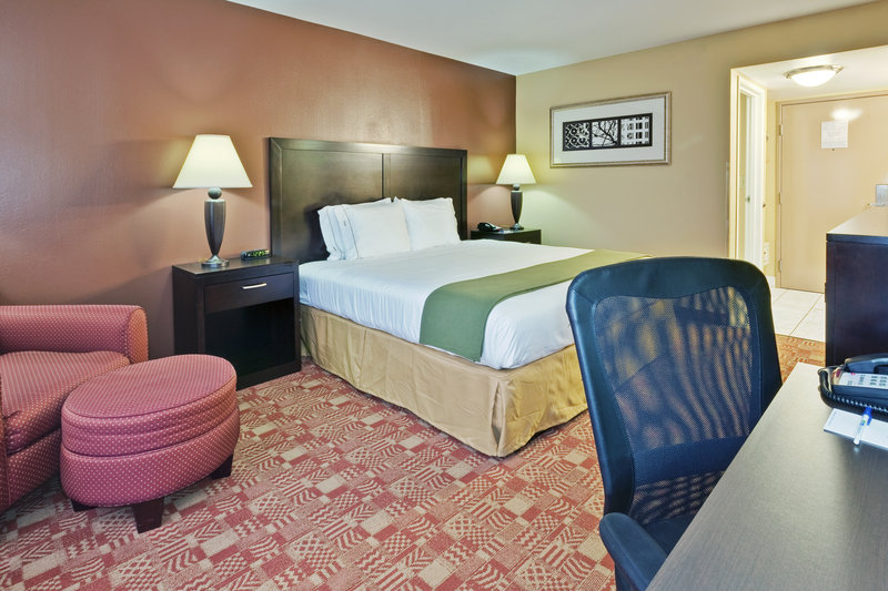 Baymont Inn & Suites - Albany, GA