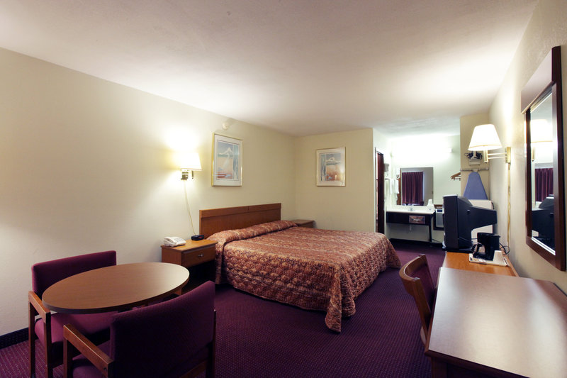 Econo Lodge - Cartersville, GA