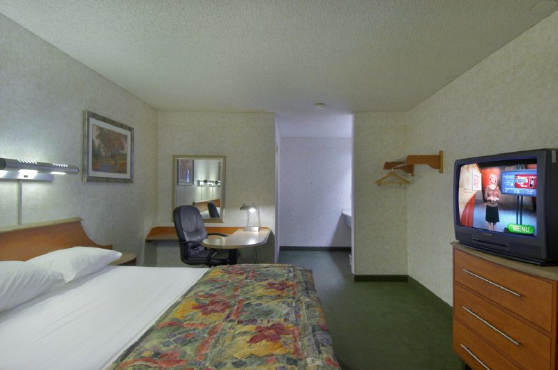 Red Roof Inn Santa Ana - Santa Ana, CA