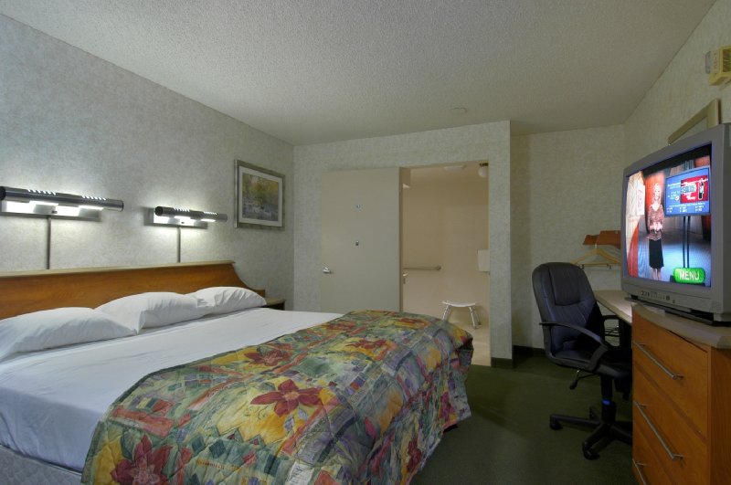 Red Roof Inn Santa Ana - Santa Ana, CA