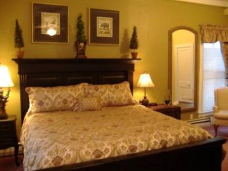 Inn At Grey Gables B & B - Charlevoix, MI