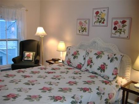 Inn At Grey Gables B & B - Charlevoix, MI